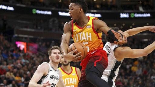 Mitchell, Gobert help Jazz breeze past Spurs